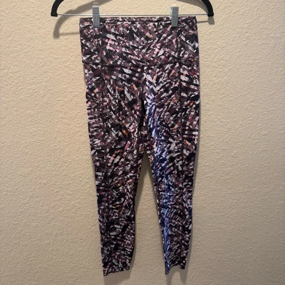 Lululemon Fast and Free Tight II 25" Nulux size 6 - Picture 5 of 8